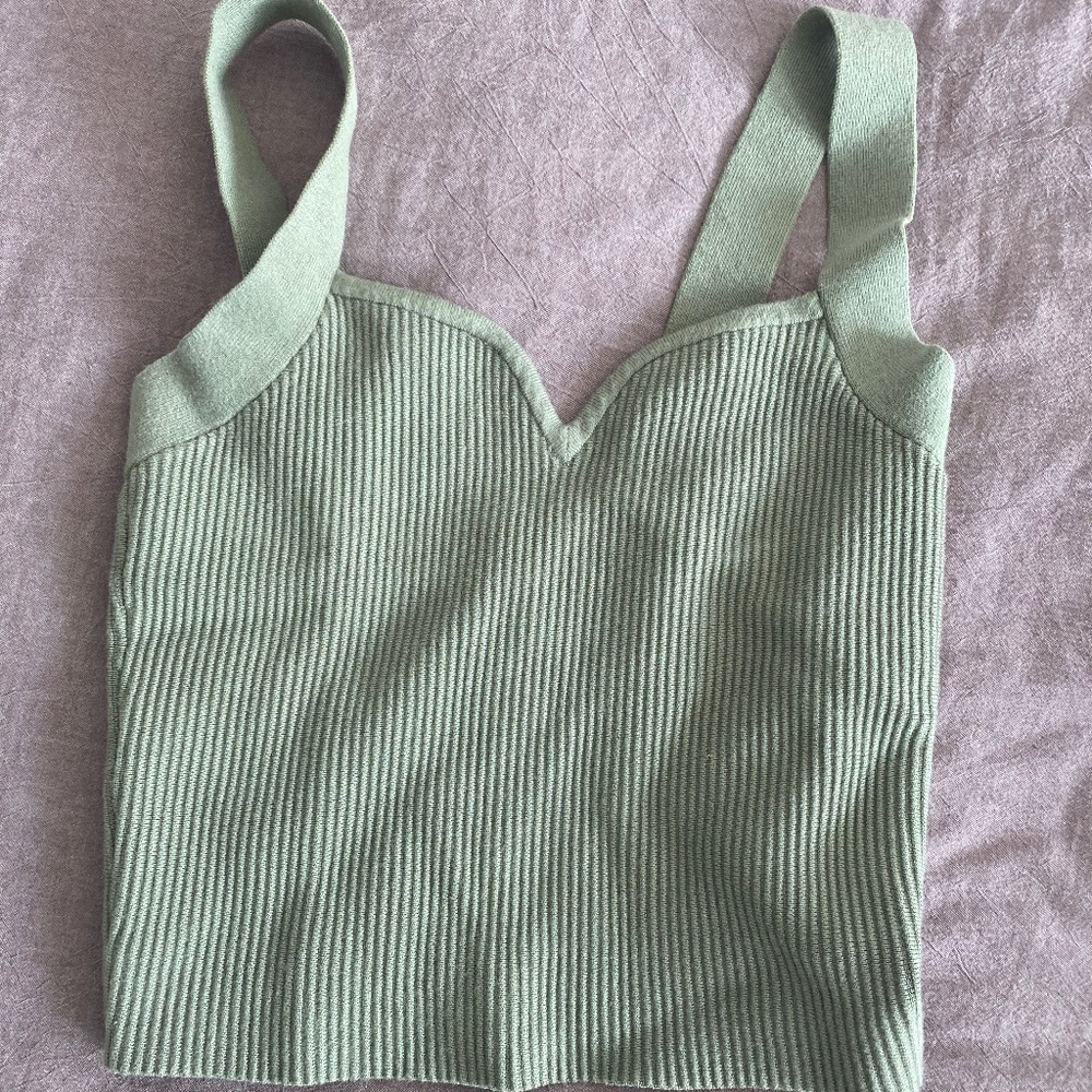 Cropped sweetheart neck tank top